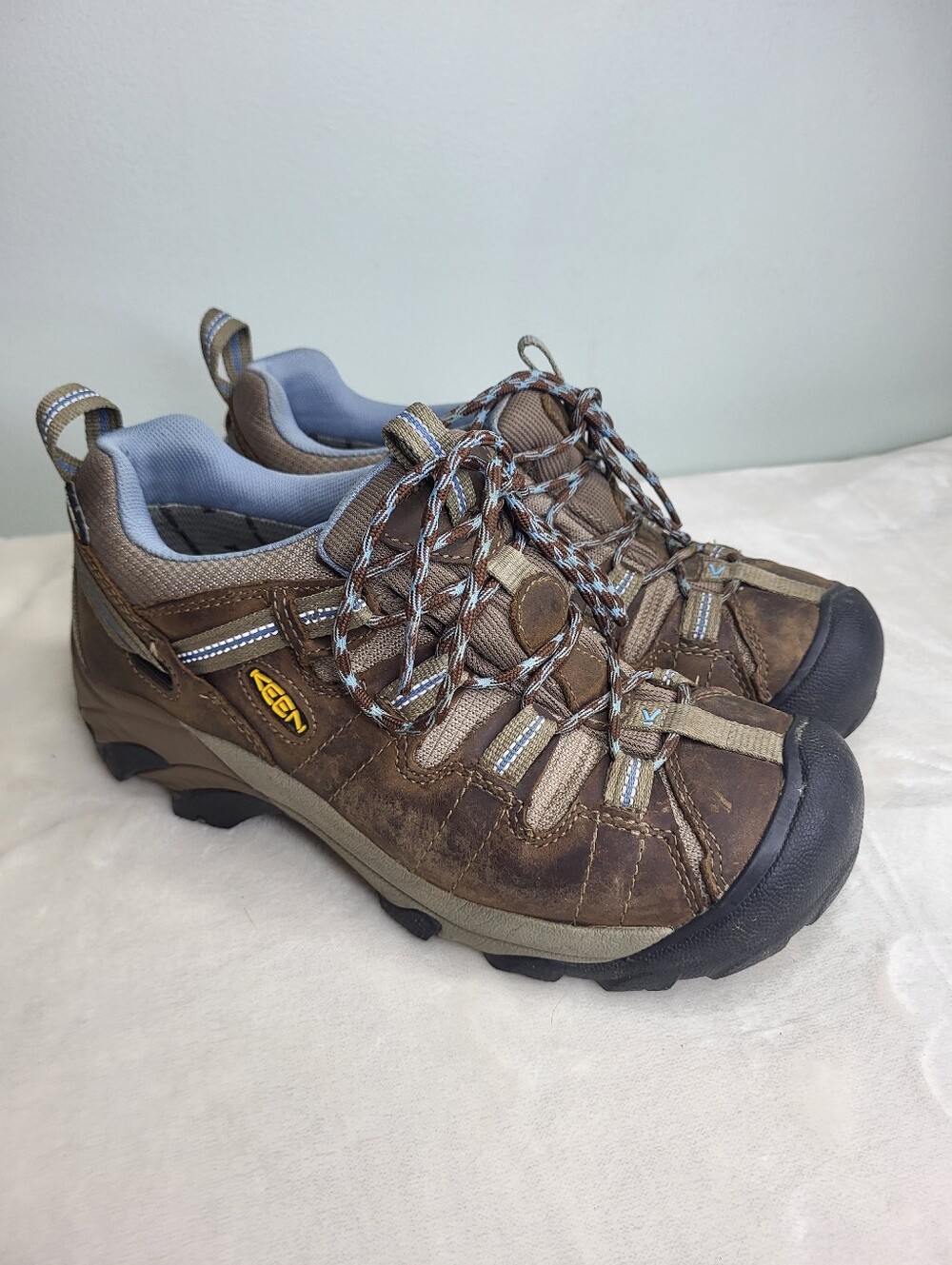 KEEN Ladies Brown Leather Hiking Shoes. Size 7.5 Targhee 2